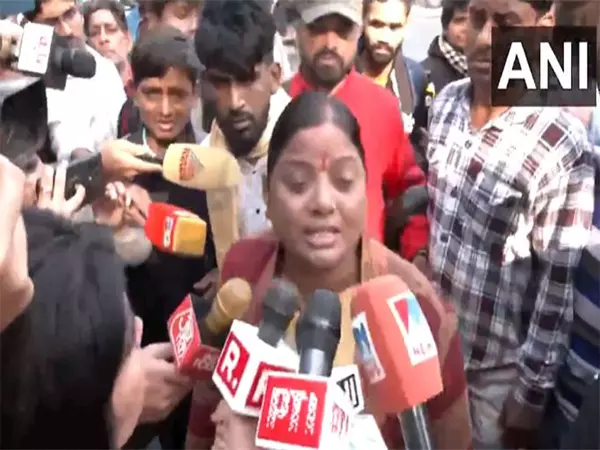 New Delhi stampede: मृतक के रिश्तेदार ने अफरा-तफरी की कहानी सुनाई New Delhi stampede: मृतक के रिश्तेदार ने अफरा-तफरी की कहानी सुनाई