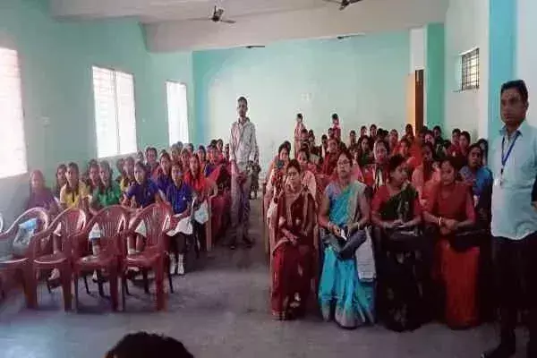 Chandil : डालसा ने महिलाओं की दी कानून की जानकारी Chandil : डालसा ने महिलाओं की दी कानून की जानकारी