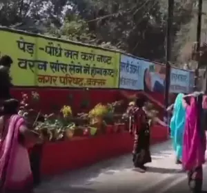 Bihar: नीतीश कुमार के कार्यक्रम के बाद बक्सर के लोगों ने फूलों के गमले लूटे Bihar: नीतीश कुमार के कार्यक्रम के बाद बक्सर के लोगों ने फूलों के गमले लूटे