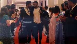 चैंपियंस ट्रॉफी के लिए दुबई पहुंची भारतीय टीम चैंपियंस ट्रॉफी के लिए दुबई पहुंची भारतीय टीम