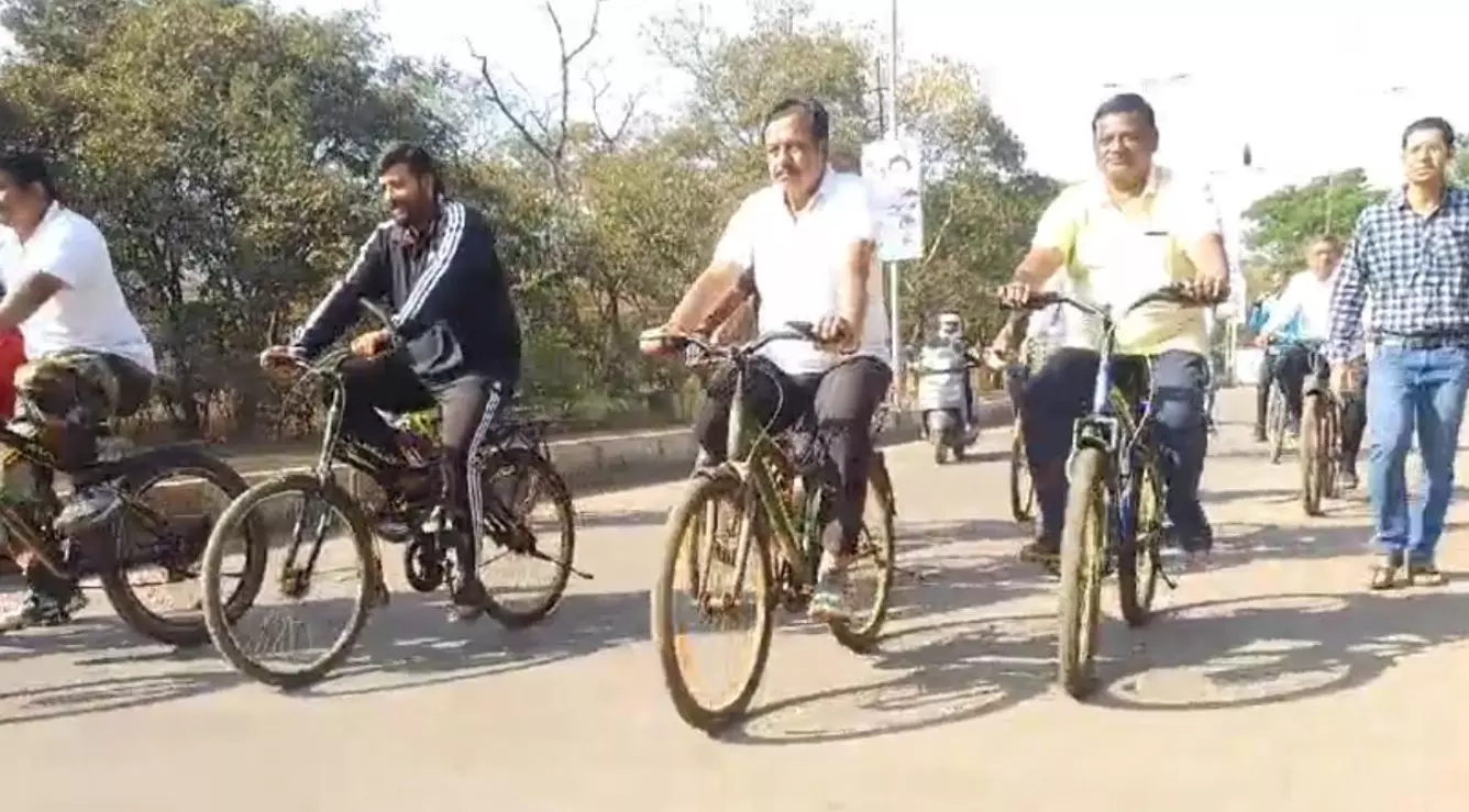 साइकिलिस्ट ग्लोबल वारियर आंदोलन में शामिल हुए सांसद विजय बघेल साइकिलिस्ट ग्लोबल वारियर आंदोलन में शामिल हुए सांसद विजय बघेल