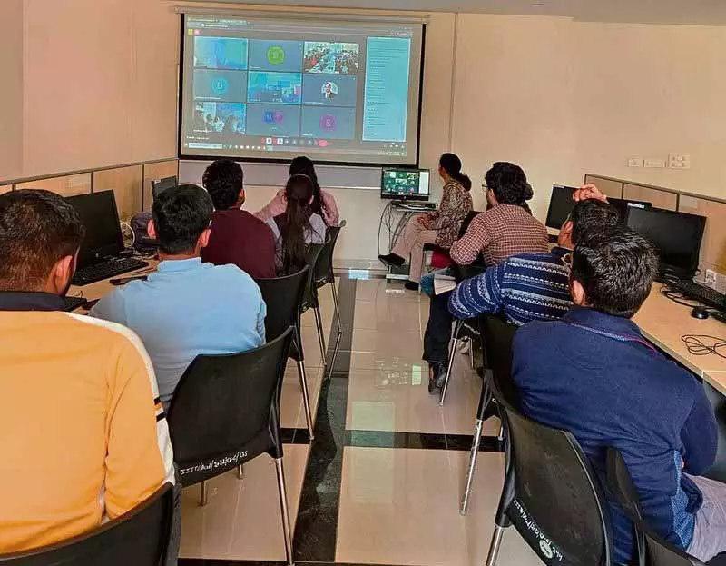IOT पर पांच दिवसीय प्रशिक्षण कार्यक्रम संपन्न IOT पर पांच दिवसीय प्रशिक्षण कार्यक्रम संपन्न