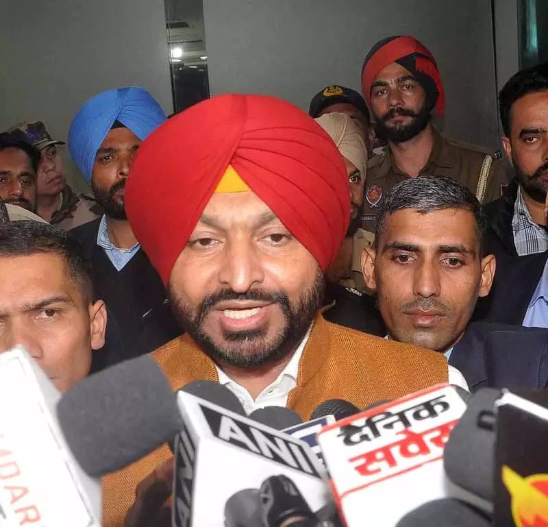 पंजाब के युवाओं के विदेश भागने के लिए आप सरकार जिम्मेदार: Bittu पंजाब के युवाओं के विदेश भागने के लिए आप सरकार जिम्मेदार: Bittu