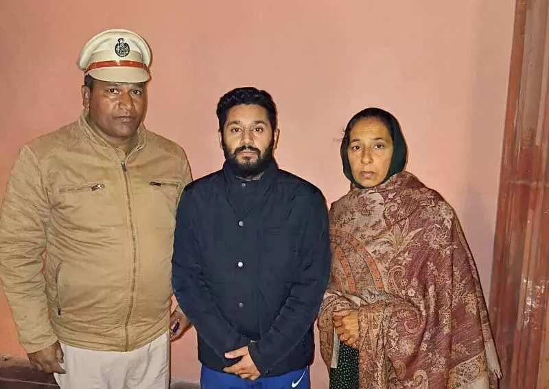 Jalandhar के युवक ने एजेंट को दिए 45 लाख रुपये, मैक्सिको सीमा पर गिरफ्तार Jalandhar के युवक ने एजेंट को दिए 45 लाख रुपये, मैक्सिको सीमा पर गिरफ्तार