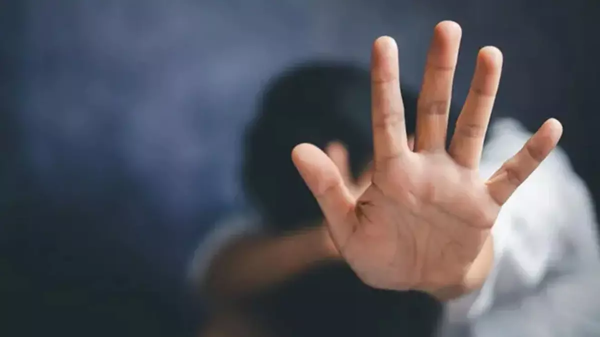 Kerala: यूट्यूबर ने महिला से दो बार किया बलात्कार, अश्लील वीडियो वायरल करने की धमकी Kerala: यूट्यूबर ने महिला से दो बार किया बलात्कार, अश्लील वीडियो वायरल करने की धमकी