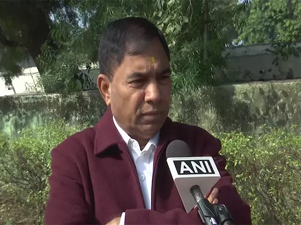 BJP MP योगेंद्र चंदोलिया ने नई दिल्ली रेलवे स्टेशन पर भगदड़ में लोगों की मौत पर दुख व्यक्त किया BJP MP योगेंद्र चंदोलिया ने नई दिल्ली रेलवे स्टेशन पर भगदड़ में लोगों की मौत पर दुख व्यक्त किया