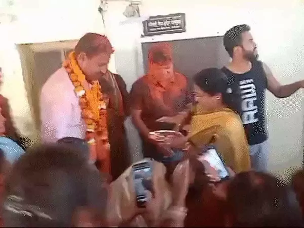 कांग्रेस नेत्री को पार्टी से निष्कासित करने की मांग कांग्रेस नेत्री को पार्टी से निष्कासित करने की मांग