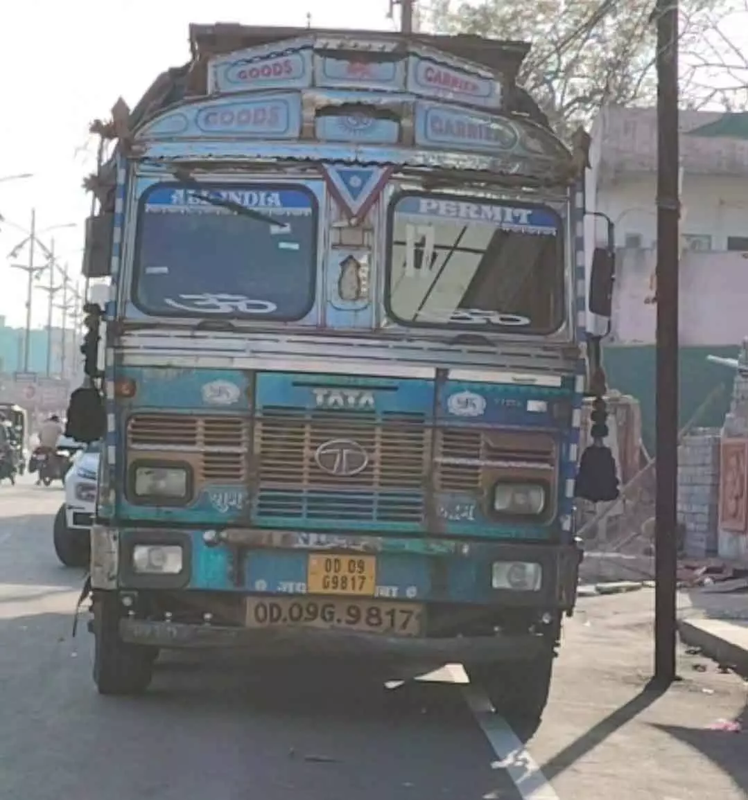 ट्रक में लोड 30 टन कबाड़ जब्त, किया जा रहा था अवैध परिवहन ट्रक में लोड 30 टन कबाड़ जब्त, किया जा रहा था अवैध परिवहन