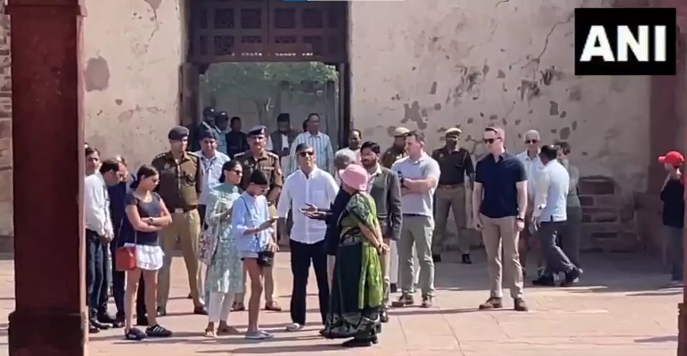 पूर्व प्रधानमंत्री ऋषि सुनक फतेहपुर सीकरी स्मारक देखने पहुंचे पूर्व प्रधानमंत्री ऋषि सुनक फतेहपुर सीकरी स्मारक देखने पहुंचे