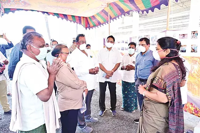 Andhra: चिकन फार्मों में खराब स्वच्छता के कारण वायरस फैला Andhra: चिकन फार्मों में खराब स्वच्छता के कारण वायरस फैला