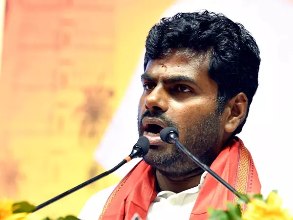 अन्नामलाई ने त्रिभाषा फार्मूले के खिलाफ DMK सरकार के रुख की आलोचना की अन्नामलाई ने त्रिभाषा फार्मूले के खिलाफ DMK सरकार के रुख की आलोचना की