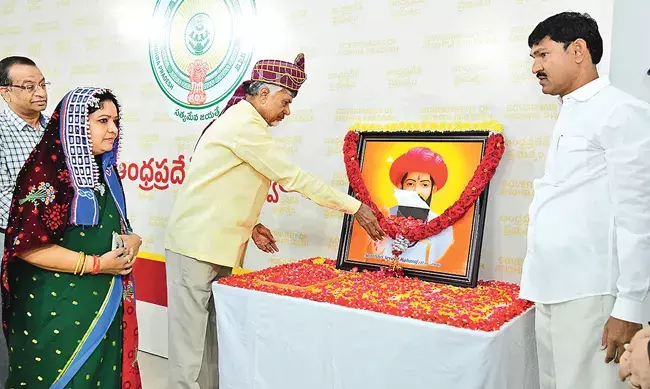 CM Naidu: संत सेवालाल महाराज की जयंती में उनके चित्र पर श्रद्धांजलि अर्पित की CM Naidu: संत सेवालाल महाराज की जयंती में उनके चित्र पर श्रद्धांजलि अर्पित की
