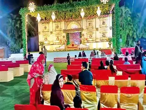 ऐन वक्त पर दूल्हे ने मांगी थार, कार के लिए तोड़ी शादी, होता रहा बारात का इंतजार ऐन वक्त पर दूल्हे ने मांगी थार, कार के लिए तोड़ी शादी, होता रहा बारात का इंतजार