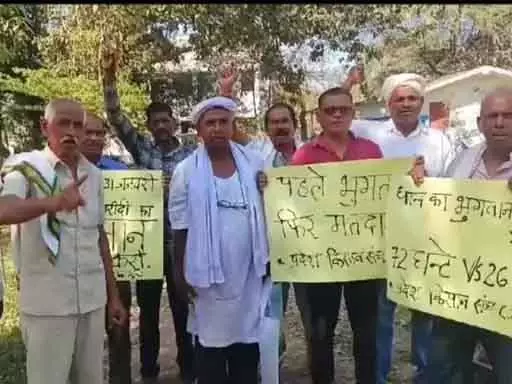 ग्रामीणों ने किया पंचायत चुनाव का बहिष्कार, धान का भुगतान नहीं करने का आरोप ग्रामीणों ने किया पंचायत चुनाव का बहिष्कार, धान का भुगतान नहीं करने का आरोप