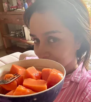 Shraddha Kapoor ने अपने प्रशंसकों से एक बहुत ही अनोखा सवाल पूछा Shraddha Kapoor ने अपने प्रशंसकों से एक बहुत ही अनोखा सवाल पूछा
