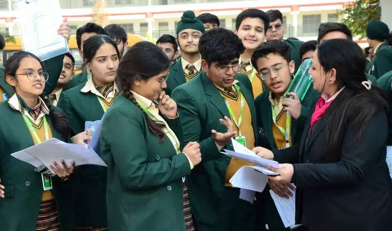 Jalandhar: कक्षा 10 के छात्रों ने अंग्रेजी परीक्षा को संतुलित बताया Jalandhar: कक्षा 10 के छात्रों ने अंग्रेजी परीक्षा को संतुलित बताया
