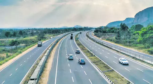 Telangana: हैदराबाद-विजयवाड़ा राष्ट्रीय राजमार्ग पर यातायात प्रतिबंध Telangana: हैदराबाद-विजयवाड़ा राष्ट्रीय राजमार्ग पर यातायात प्रतिबंध