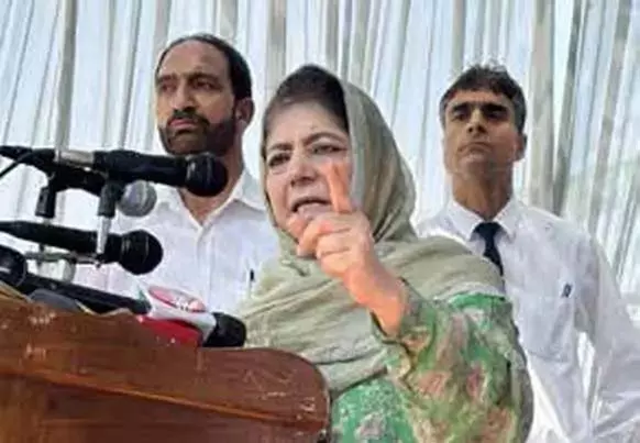 Mehbooba: सरकार गठन के बाद भी कर्मचारियों की मनमानी बर्खास्तगी जारी Mehbooba: सरकार गठन के बाद भी कर्मचारियों की मनमानी बर्खास्तगी जारी