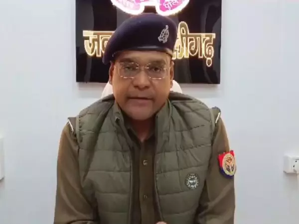 Uttar Pradesh: कार-बस की टक्कर में तीन लोगों की मौत, दो घायल Uttar Pradesh: कार-बस की टक्कर में तीन लोगों की मौत, दो घायल