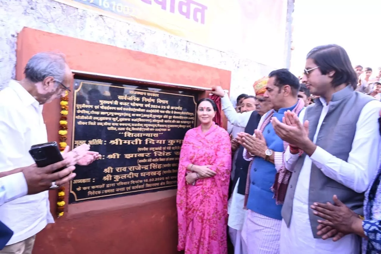 Kotputli-Bahadur: राजनौता में एमडीआर रोड का उपमुख्यमंत्री दिया कुमारी ने किया शिलान्यास Kotputli-Bahadur: राजनौता में एमडीआर रोड का उपमुख्यमंत्री दिया कुमारी ने किया शिलान्यास