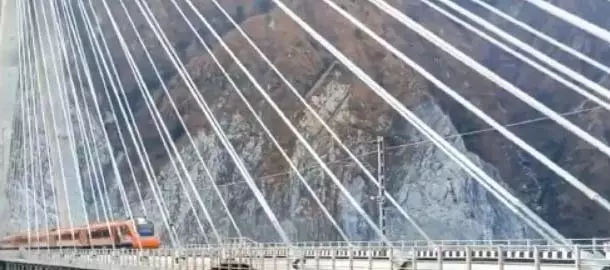 Kashmir घाटी के लिए वंदे भारत ट्रेन सेवा का उद्घाटन स्थगित Kashmir घाटी के लिए वंदे भारत ट्रेन सेवा का उद्घाटन स्थगित
