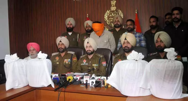 30 किलो हेरोइन जब्ती मामला, Gursimranjit को पुलिस हिरासत में भेजा गया 30 किलो हेरोइन जब्ती मामला, Gursimranjit को पुलिस हिरासत में भेजा गया