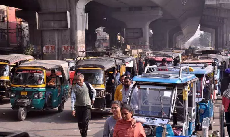 Amritsar: वाहनों की बढ़ती संख्या के कारण शहर की सड़कें जाम से जाम हो गईं Amritsar: वाहनों की बढ़ती संख्या के कारण शहर की सड़कें जाम से जाम हो गईं