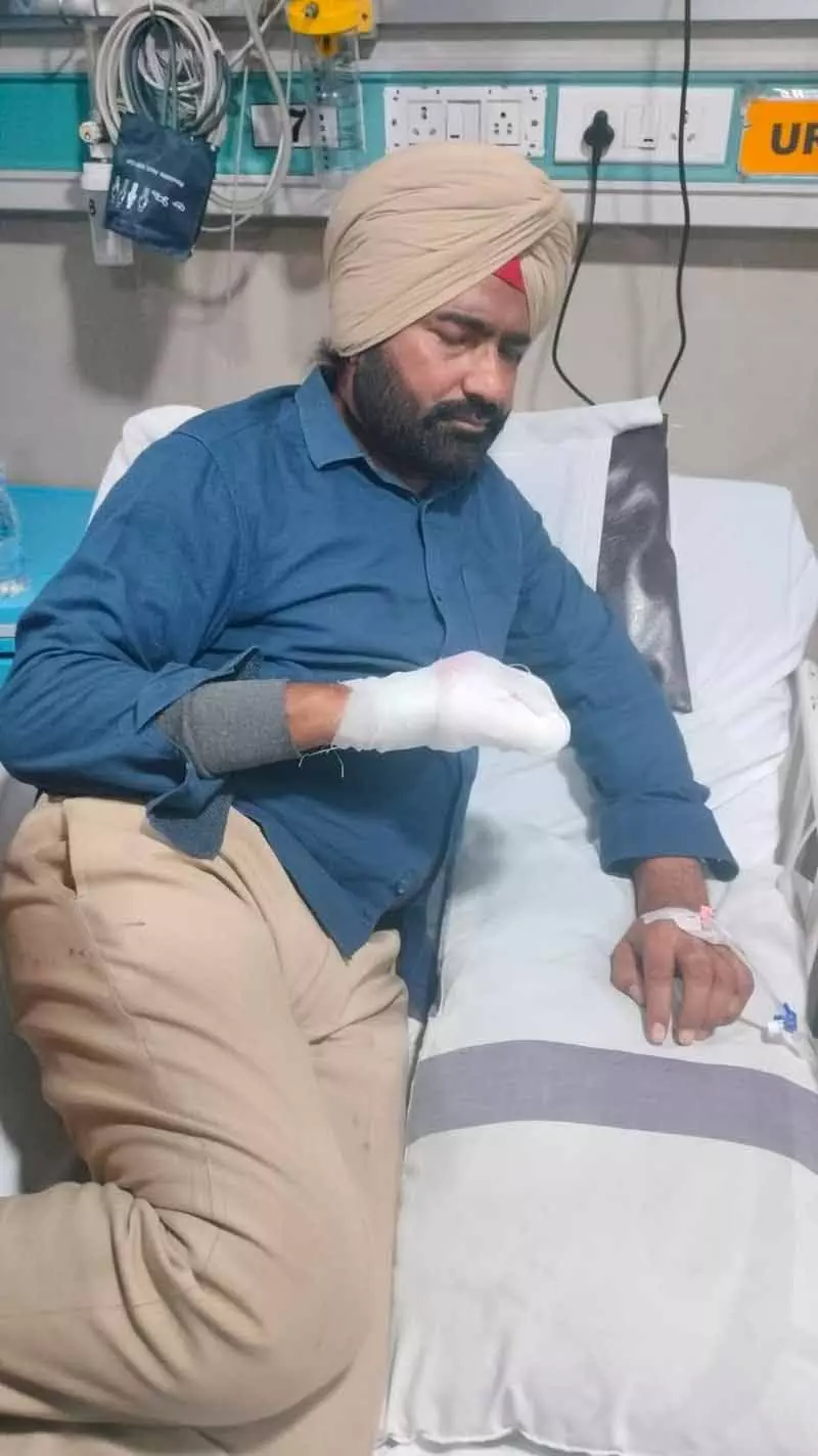 पुलिस और बदमाशों के बीच गोलीबारी में ASI घायल पुलिस और बदमाशों के बीच गोलीबारी में ASI घायल