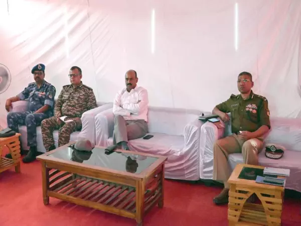 CRPF महानिदेशक ने महाकुंभ सुरक्षा व्यवस्था की समीक्षा की, एजेंसियों के बीच तालमेल की सराहना की CRPF महानिदेशक ने महाकुंभ सुरक्षा व्यवस्था की समीक्षा की, एजेंसियों के बीच तालमेल की सराहना की