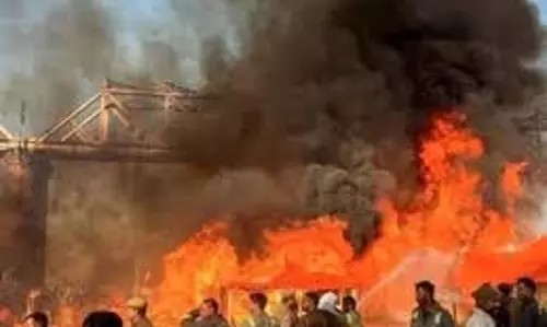 Prayagraj:महाकुंभ में हादसा,सेक्टर 18 और 19 में भीषण आग, कई टेंट जलकर राख