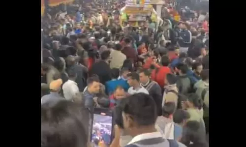 18 यात्रियों की मौत, रेलवे स्टेशन में हुई भगदड़ पर बिग अपडेट 18 यात्रियों की मौत, रेलवे स्टेशन में हुई भगदड़ पर बिग अपडेट