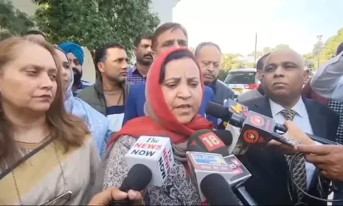 शिक्षा मंत्री ने कश्मीर में 22 छात्रों के भविष्य के खिलाफ कार्रवाई का वादा किया शिक्षा मंत्री ने कश्मीर में 22 छात्रों के भविष्य के खिलाफ कार्रवाई का वादा किया