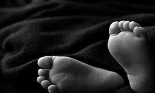 Hyderabad: पानी से भरे गड्ढे में गिरने से बच्चे की मौत Hyderabad: पानी से भरे गड्ढे में गिरने से बच्चे की मौत