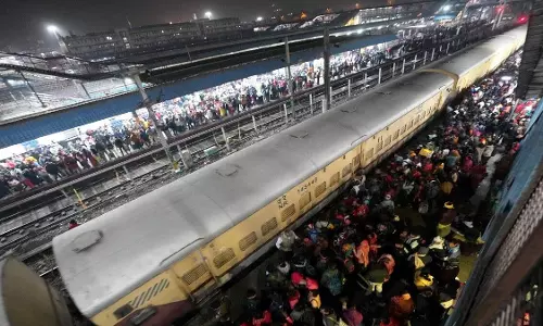 रेलवे स्टेशन में सास की मौत, दामाद ने प्रशासन पर लगाया गंभीर आरोप