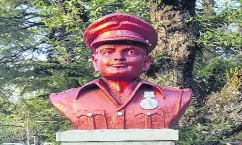 Himachal: मेजर सोमनाथ शर्मा की प्रतिमा पर ध्यान देने की मांग Himachal: मेजर सोमनाथ शर्मा की प्रतिमा पर ध्यान देने की मांग