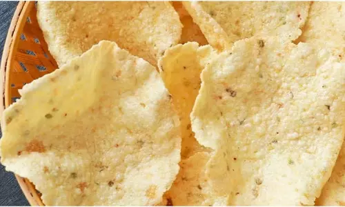 Papad Recipe: इस विधि से तैयार करें पापड़ Papad Recipe: इस विधि से तैयार करें पापड़