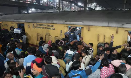सरकार ने दिल्ली रेलवे स्टेशन में जान गंवाने वाले 18 मृतकों के परिजनों को मुआवजा देने की घोषणा की