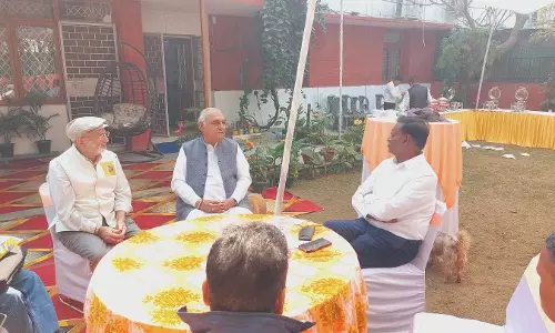 कांग्रेस नेता उदित राज के बंगले में हुई डिनर पार्टी कांग्रेस नेता उदित राज के बंगले में हुई डिनर पार्टी