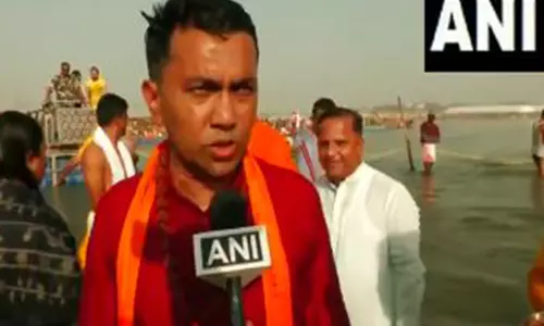 Goa CM और केंद्रीय मंत्री ने त्रिवेणी संगम में पवित्र स्नान के बाद पूजा-अर्चना की Goa CM और केंद्रीय मंत्री ने त्रिवेणी संगम में पवित्र स्नान के बाद पूजा-अर्चना की