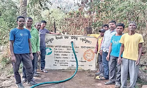 Odisha: आदिवासी जिन्होंने झरने का दोहन कर बंजर भूमि को हरा-भरा बनाया