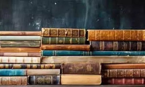 राजनीतिक दलों ने शहर में धार्मिक पुस्तकों जब्ती की निंदा की