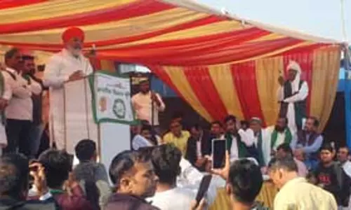 यमुना प्राधिकरण के विस्थापन प्रभावित गांवों के किसानों ने की महापंचायत, रखी अपनी मांगें यमुना प्राधिकरण के विस्थापन प्रभावित गांवों के किसानों ने की महापंचायत, रखी अपनी मांगें