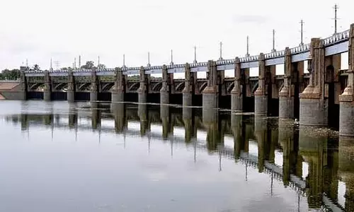 Tamil Nadu: मेट्टूर बांध में जल प्रवाह बढ़ा Tamil Nadu: मेट्टूर बांध में जल प्रवाह बढ़ा