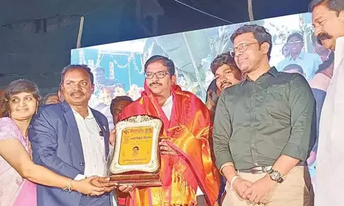 Andhra: ओंगोल विधायक ने श्रीराम अस्पताल की सामाजिक सेवा पहल की सराहना की