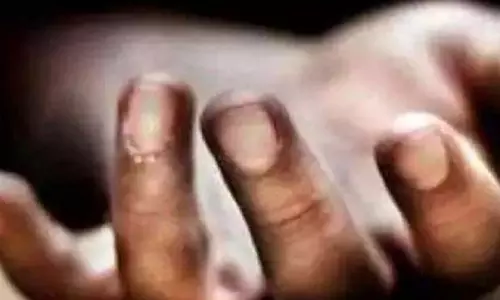 ढेंकनाल में एक ही परिवार के तीन लोग फंदे से लटके मिले