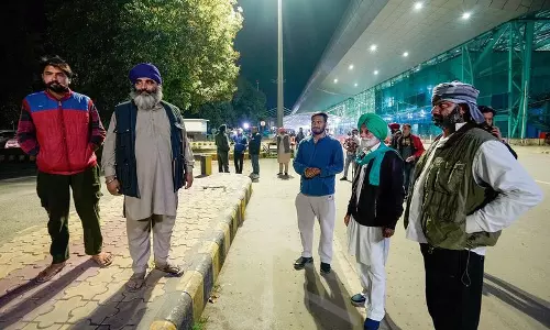 Punjab: दूसरे अमेरिकी सैन्य विमान से 117 निर्वासित लोग वापस आए Punjab: दूसरे अमेरिकी सैन्य विमान से 117 निर्वासित लोग वापस आए