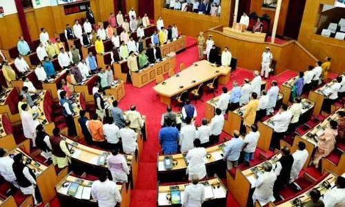 ओडिशा विधानसभा में किसानों की समस्याओं और पांडियन के कथित हस्तक्षेप को लेकर हंगामा ओडिशा विधानसभा में किसानों की समस्याओं और पांडियन के कथित हस्तक्षेप को लेकर हंगामा
