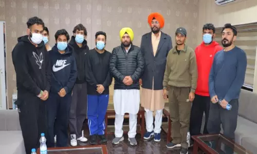 पंजाब मंत्रियों ने US से अमृतसर भेजे गए अवैध भारतीय प्रवासियों से मुलाकात की