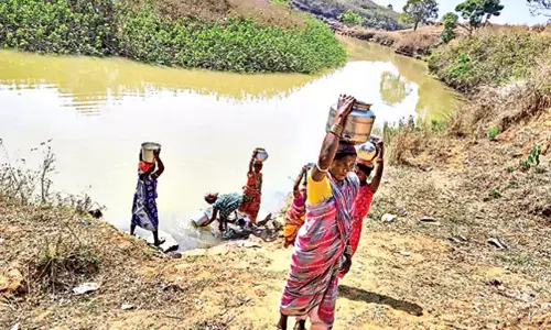 Odisha: गांव वालों को एक घूंट पानी के लिए संघर्ष करना पड़ रहा