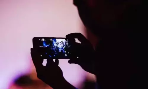 बाथरूम में हिडन कैमरा लगाया, मांगी फिरौती, व्यापारी के होश उड़ गए बाथरूम में हिडन कैमरा लगाया, मांगी फिरौती, व्यापारी के होश उड़ गए